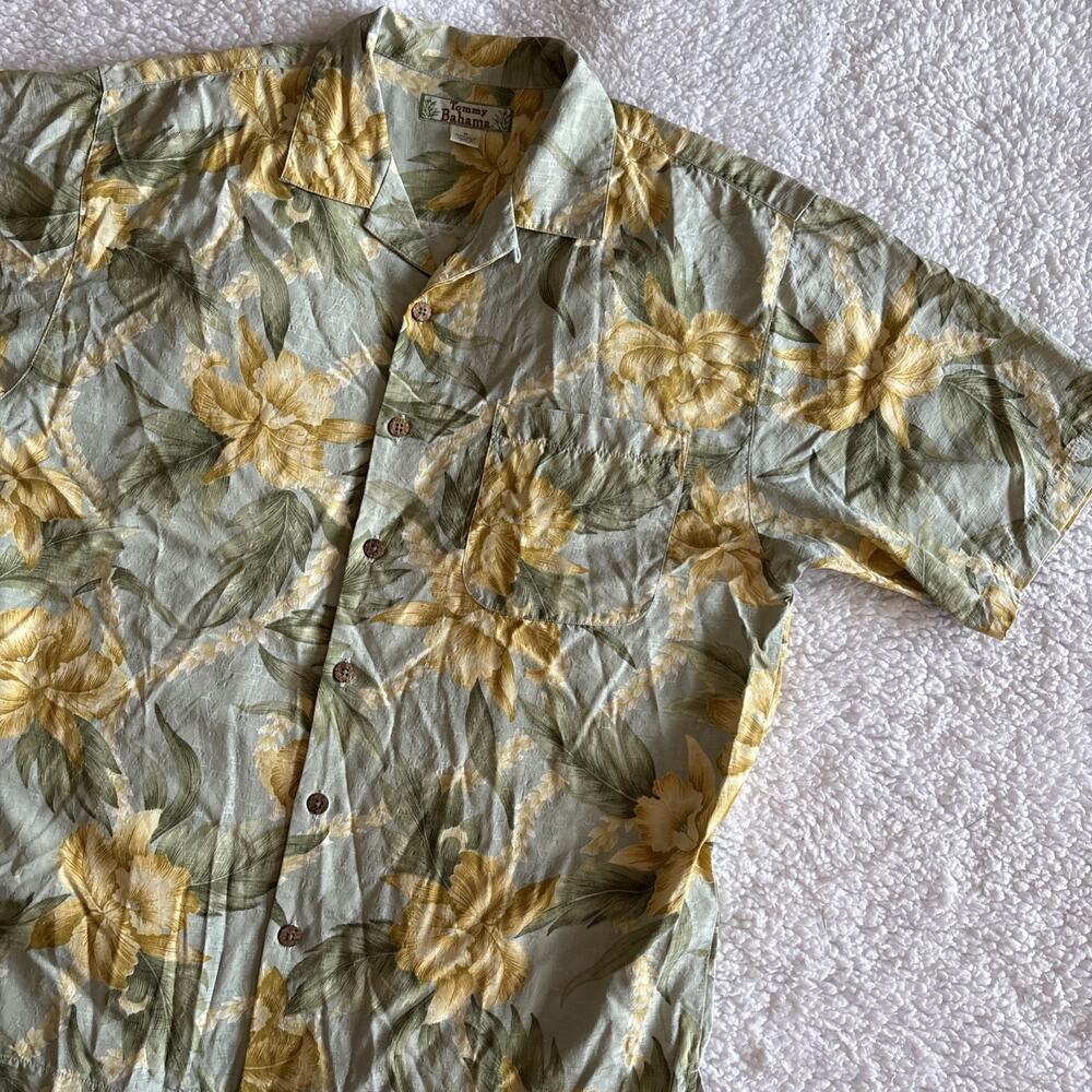 Tommy Bahama Mens Floral 100% Silk Hawaiian Shirt Island Modern Fit Size medium